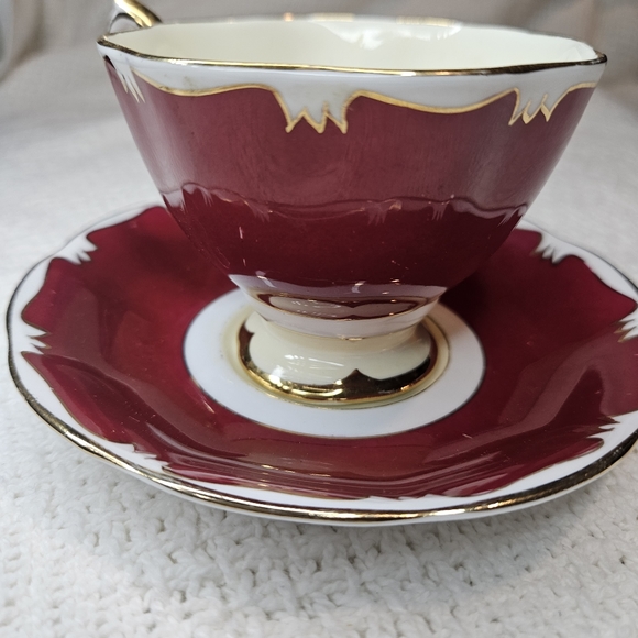 Royal Albert Crown Bone England China Teacup Saucer BURGUNDY White Gold Trim - Picture 9 of 16